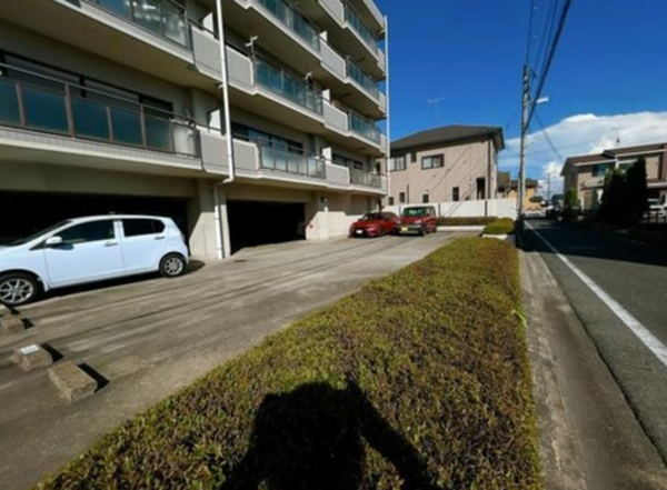福山市沖野上町、マンションの駐車場画像です