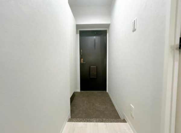 福山市沖野上町、マンションの玄関画像です