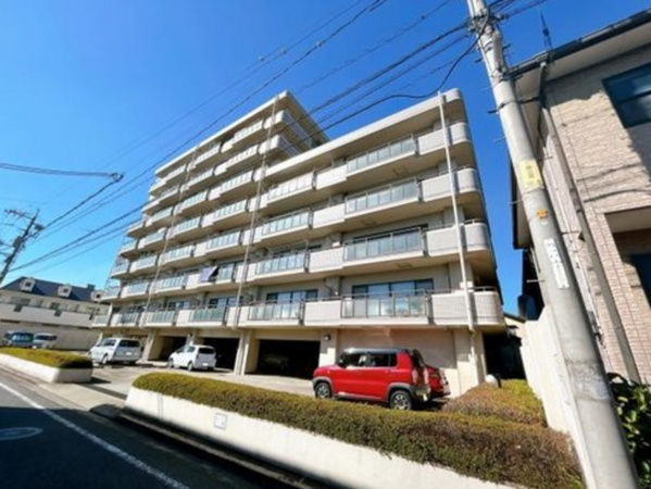 福山市沖野上町、マンションの外観画像です