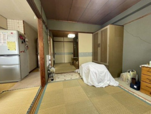 福山市沖野上町、マンションの居間画像です