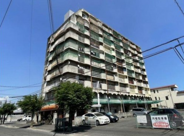 福山市沖野上町、マンションの外観画像です