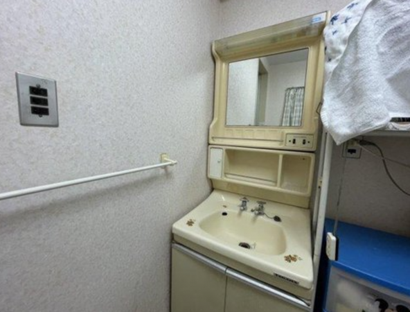 福山市沖野上町、マンションの洗面画像です