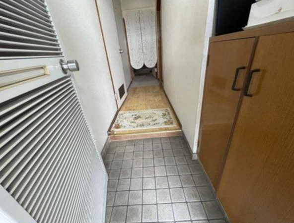 福山市沖野上町、マンションの玄関画像です