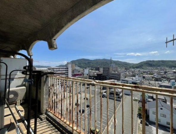 福山市沖野上町、マンションのバルコニー画像です