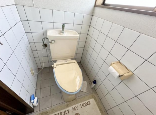 福山市手城町、中古一戸建てのトイレ画像です