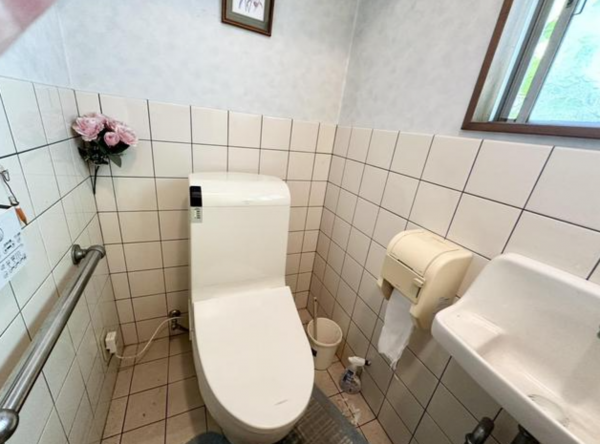 福山市手城町、中古一戸建てのトイレ画像です