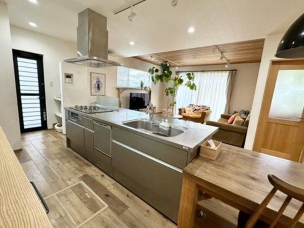 福山市蔵王町、中古一戸建てのキッチン画像です