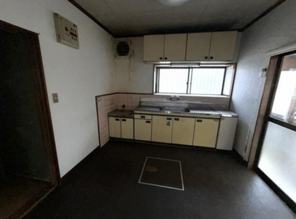 福山市緑陽町、中古一戸建てのキッチン画像です