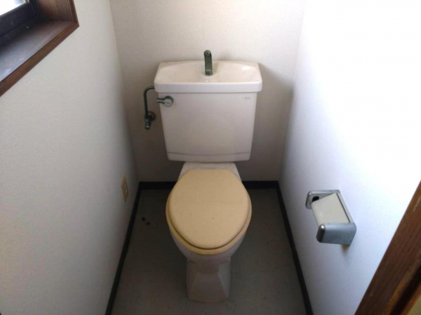 福山市明王台、中古一戸建てのトイレ画像です