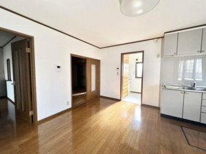 福山市伊勢丘、中古一戸建ての居間画像です