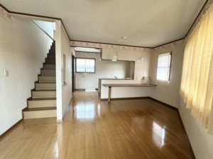 福山市伊勢丘、中古一戸建ての居間画像です