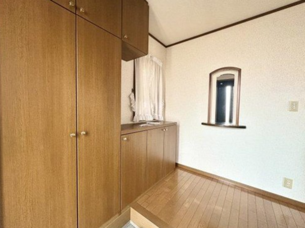 福山市伊勢丘、中古一戸建ての玄関画像です