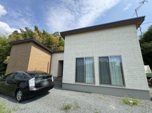 福山市瀬戸町大字地頭分、中古一戸建ての外観画像です