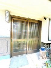福山市佐波町、中古一戸建ての玄関画像です
