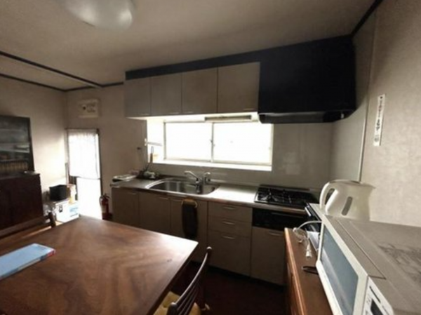 福山市佐波町、中古一戸建てのキッチン画像です