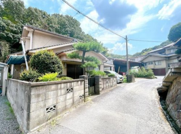福山市佐波町、中古一戸建ての外観画像です