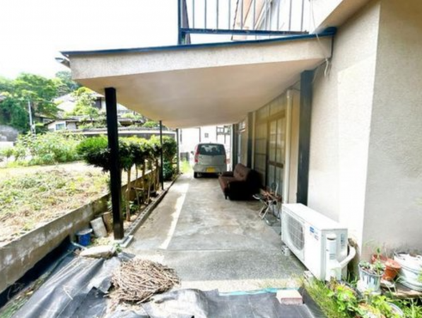 福山市佐波町、中古一戸建ての駐車場画像です