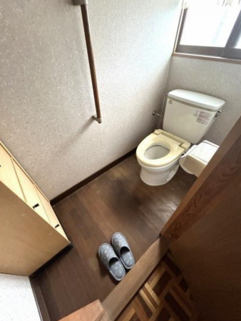 福山市佐波町、中古一戸建てのトイレ画像です