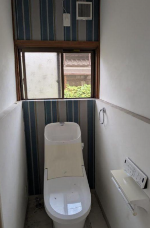 福山市大門町、中古一戸建てのトイレ画像です
