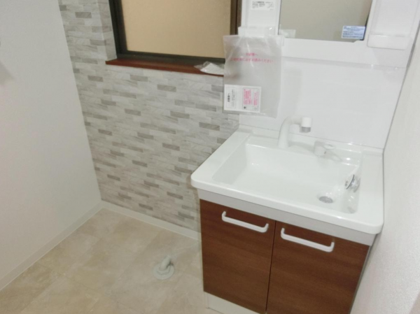 福山市水呑向丘、中古一戸建ての洗面画像です