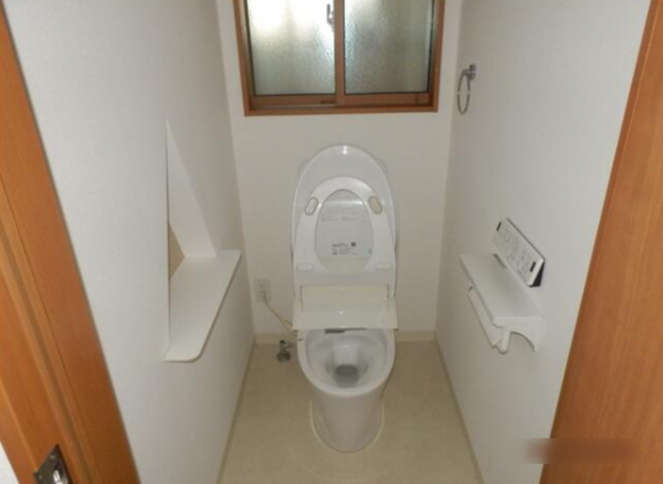 福山市山手町、中古一戸建てのトイレ画像です