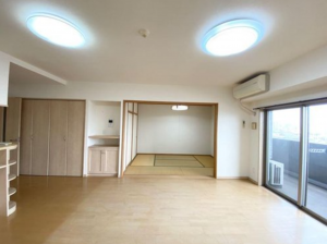 福山市西桜町、マンションの居間画像です