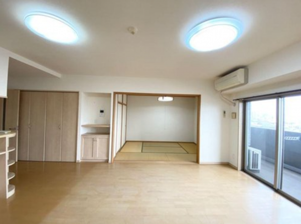 福山市西桜町、マンションの居間画像です