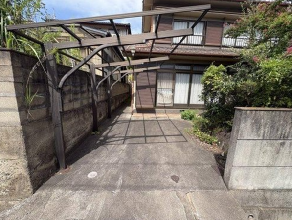 福山市水呑向丘、中古一戸建ての駐車場画像です