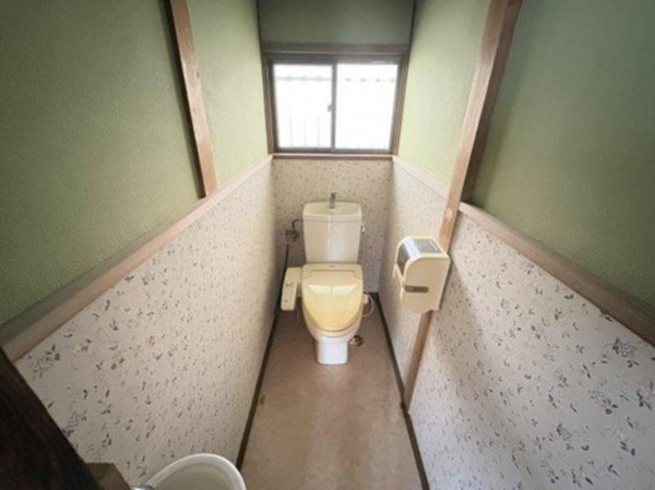 福山市水呑向丘、中古一戸建てのトイレ画像です