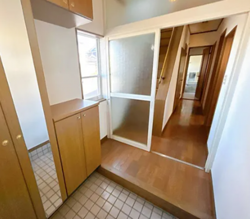 福山市新涯町、中古一戸建ての玄関画像です