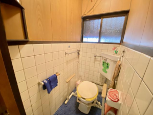 福山市瀬戸町大字長和、中古一戸建てのトイレ画像です