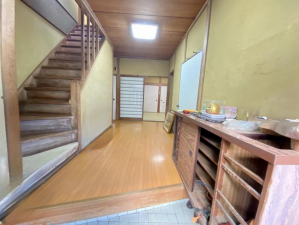 福山市瀬戸町大字長和、中古一戸建ての玄関画像です