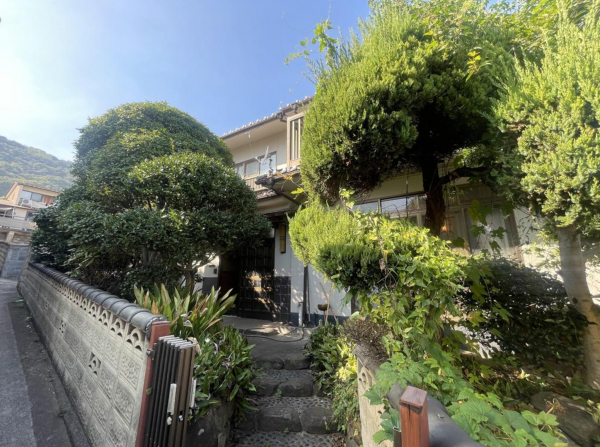 福山市鞆町後地、中古一戸建ての外観画像です