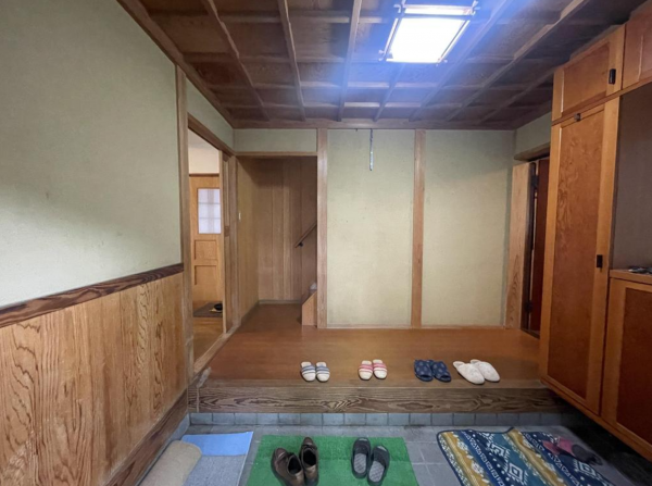 福山市鞆町後地、中古一戸建ての玄関画像です