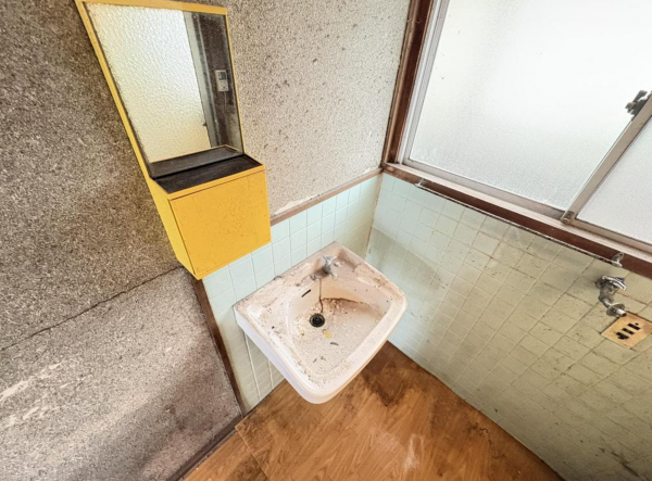 福山市高美台、中古一戸建ての洗面画像です