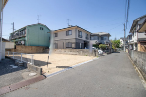 福山市北吉津町、新築一戸建ての前面道路を含む現地写真画像です