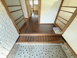 福山市千代田町、中古一戸建ての玄関画像です