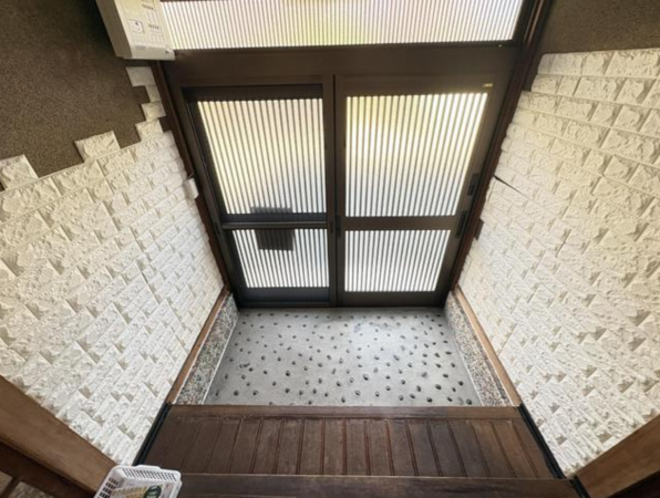 福山市千代田町、中古一戸建ての玄関画像です