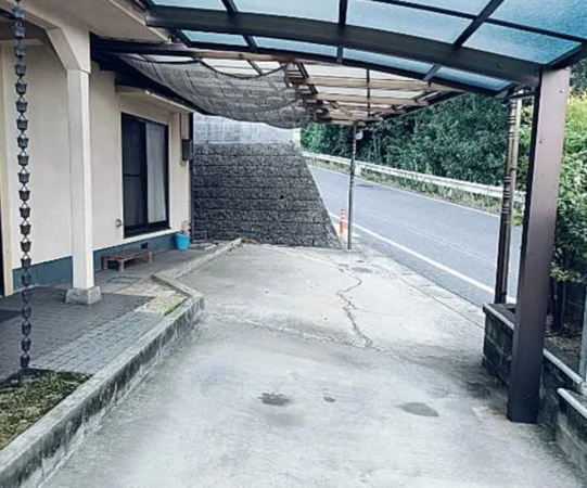 福山市蔵王町、中古一戸建ての駐車場画像です