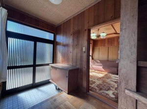 福山市伊勢丘、中古一戸建ての玄関画像です