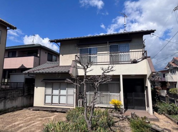 福山市伊勢丘、中古一戸建ての外観画像です