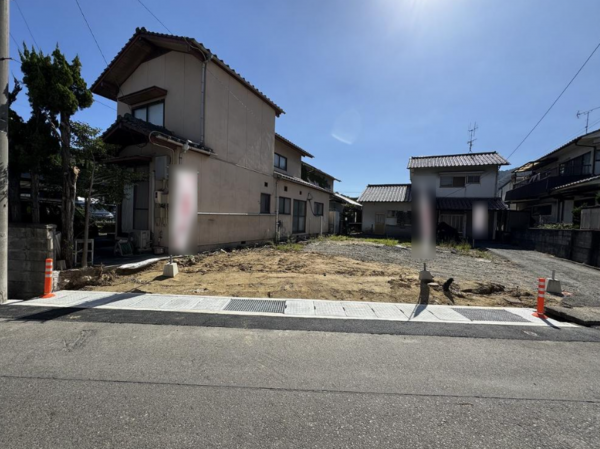 福山市水呑町、新築一戸建ての前面道路を含む現地写真画像です