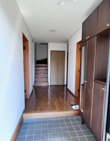 福山市赤坂町大字赤坂、中古一戸建ての玄関画像です