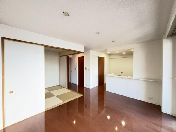 福山市三之丸町、収益物件/マンションの居間画像です