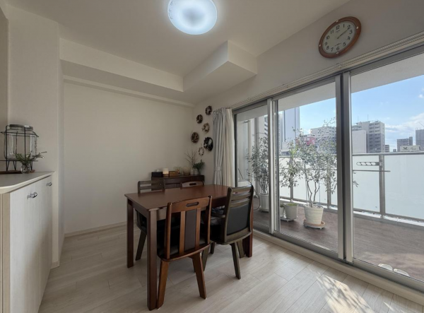 福山市東桜町、マンションの画像です