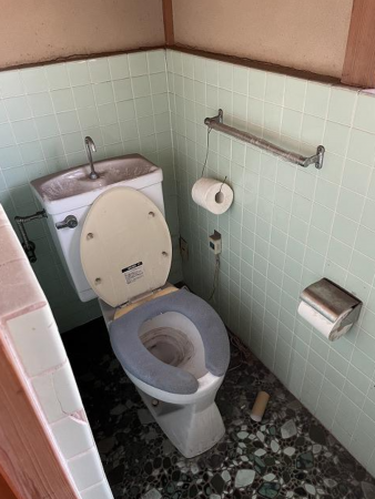 福山市鞆町後地、中古一戸建てのトイレ画像です