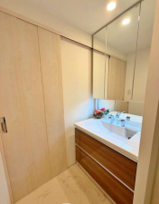 福山市東桜町、マンションの画像です