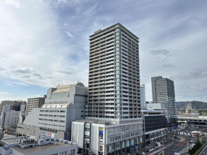 福山市東桜町、マンションの画像です