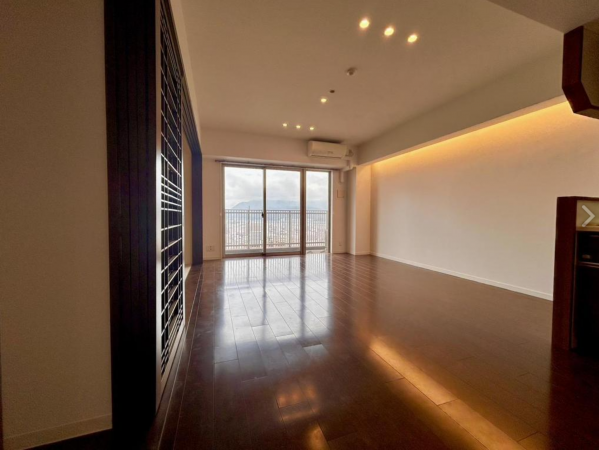 福山市東桜町、マンションの画像です