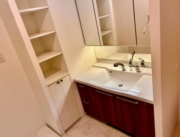 福山市東桜町、マンションの画像です